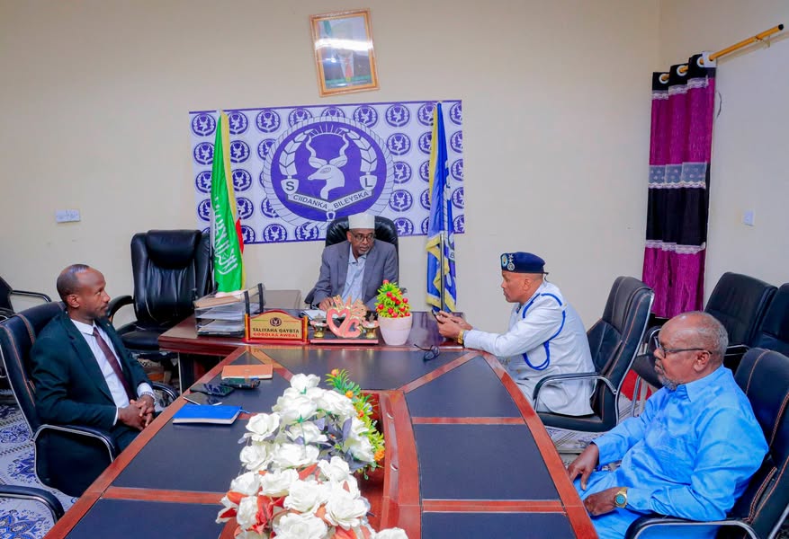 Daawo Gudoomiyaha Gobolka Awdal Oo shir gudoominaayey Shirka gudid nabadgelyadda ee gobolka Awdal ayaa warbixin ka dhagaystay saraakiisha laama amniga ee Gobolka...