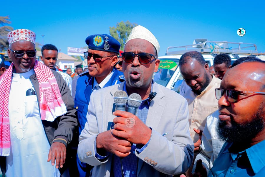 Guddoomiyaha Gobolka Awdal C/Rashiid Xasan Mataan ayaa maanta shacabka ku dhaqan magaalada Boorama kala qayb galay tukashada Salaadda Roob-doonka (Istisqa), kaddib abaar iyo...