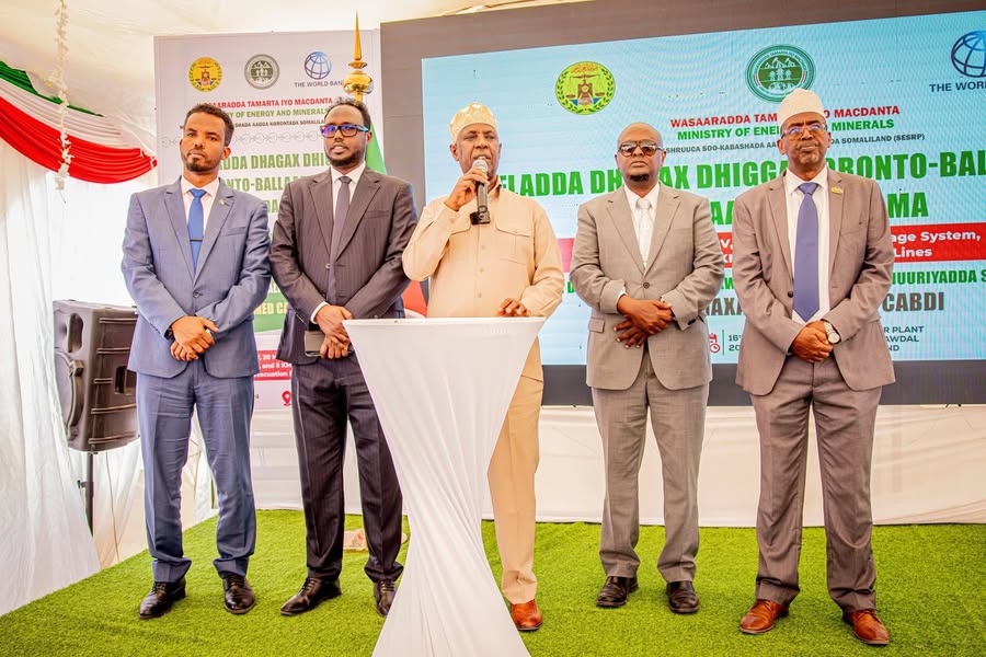 Madaxwayne ku-xigeenka Jamhuuriyadda Somaliland, Mudane Maxamed Cali Aw Cabdi, ayaa si rasmi ah u dhagax-dhigay Mashruuca Koronto-ballaadhinta Magaalada Borama