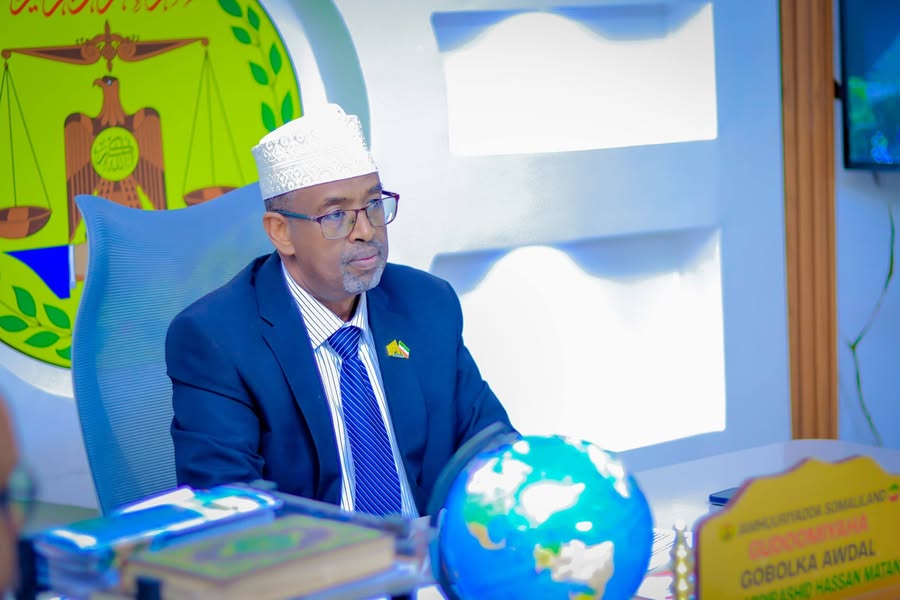 Gudoomiyaha Gobolka Awdal Mudane C/Rashiid Xasan Mataan Ayaa kulan la yeeshay Isku duwayaasha laamaha Dawladda Ee Gobolka Awdal kulankani ayaa Ujeedkiisu Sidii Loogu diyaar...
