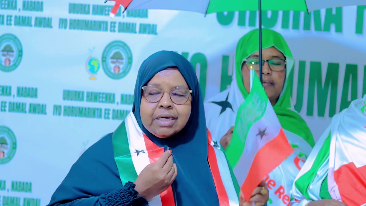 Daawo Ururka haweenka Dallada Damal Ayaa siweyn u Xusay munaasibada Xuska 18-may Sidoo kalena waxa ay u mahadnaqeen Doorkii odaynimo Ee Gudoomiyaha Gobolka Awdal ka qaatay...