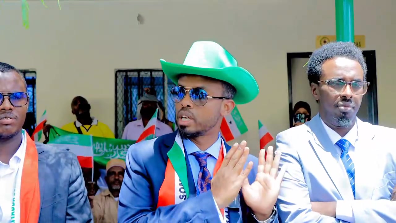 Daawo Gudoomiyaha Gobolka Awdal Mudane C/Rashiid Xasan Mataan Oo Ay Weheliyaan Duqa degmada Boorama Maxamuud Sh. Ibraahim iyo Gudoomiye ku xigeenka Axmed Cali Xaddi Ayaa si...