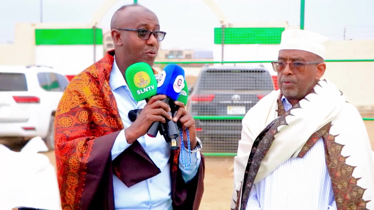 Daawo Gudoomiyaha Gobolka Awdal Mudane C/Rashiid Xasan Mataan Iyo Qaar ka mid ah Golaha Xukuumada Ayaa Shacabka Gobolka Awdal kala qayb galay munaasibada Ciidul-Fidriga